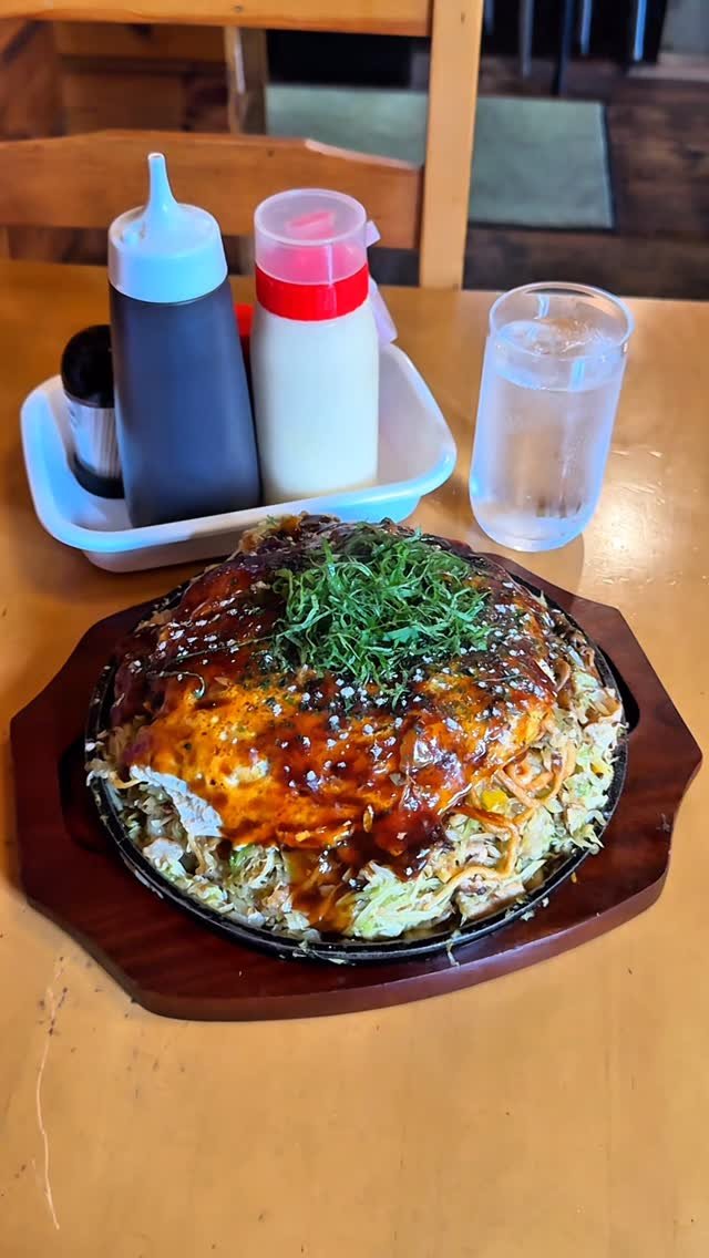 humozii 게시물 이미지: 【1枚にキャベツを2玉使ったギリ？大赤字お好み焼き】

今日、紹介するお店は広島県の東広島市に...