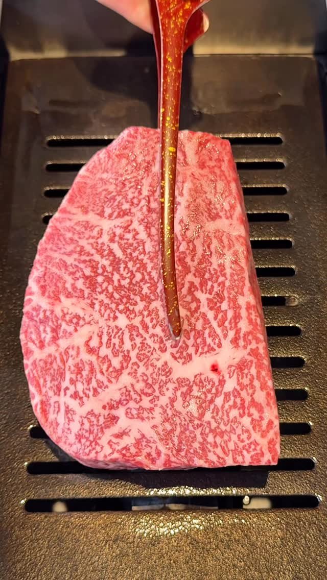 humozii 게시물 이미지: 【レア好きにたまらない東京で1番美しいローストビーフ丼】

今日、紹介するお店は東京都の港区に...