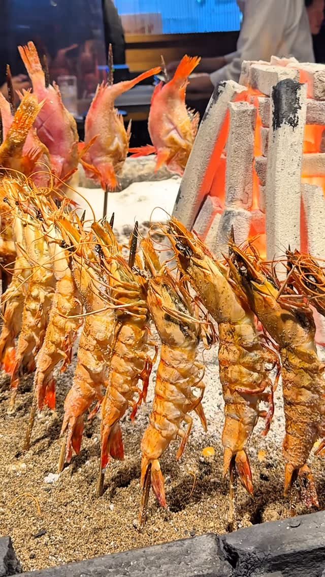 humozii 게시물 이미지: 【塩プロが全集中全力で塩をふるう豪快な炉端焼き】

今日、紹介するお店は福岡県の福岡市博多区に...