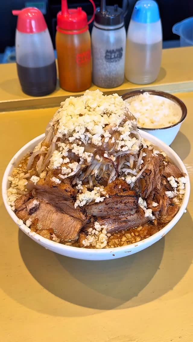 humozii 게시물 이미지: 【食べたら笑顔になる富士山盛り二郎系ラーメン】

今日、紹介するお店は名古屋市中川区にある"笑...