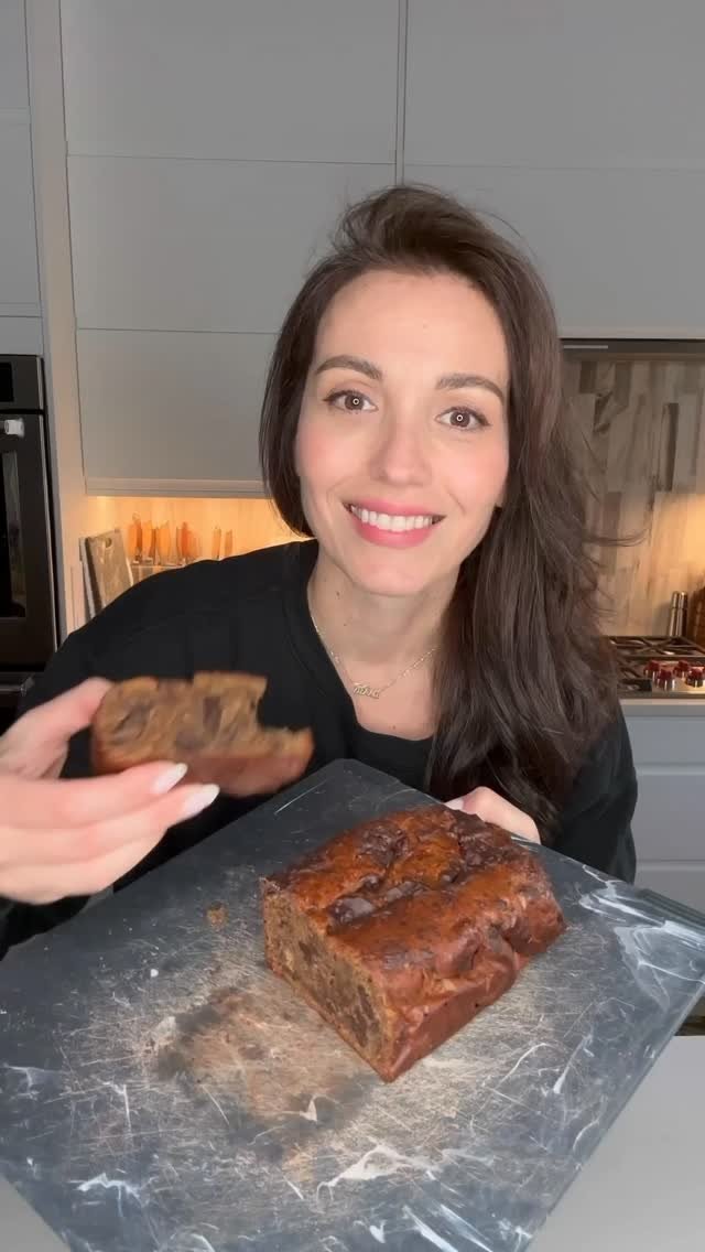 hungry.happens 게시물 이미지: FLOURLESS PEANUT BUTTER CHOCOLATE CHUNK BANANA...