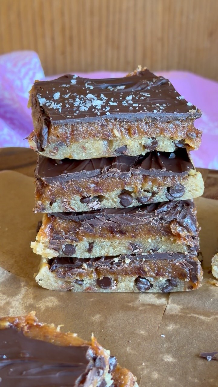hungry.happens 게시물 이미지: NO BAKE HEALTHIER CARAMEL COOKIE BARS 🍫...