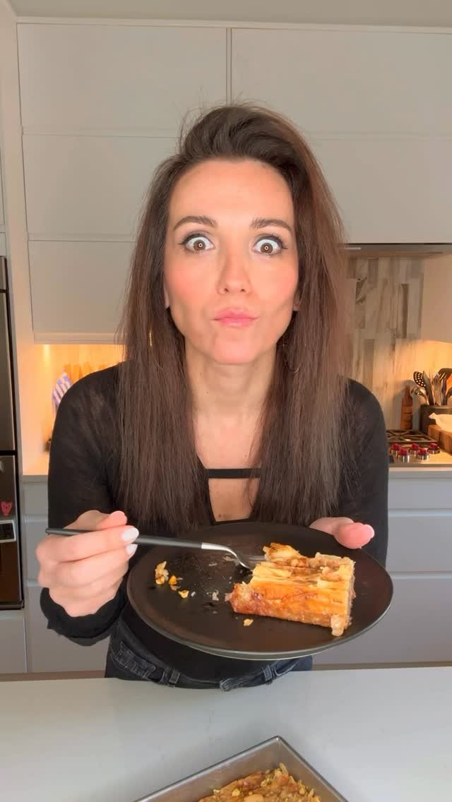 hungry.happens 게시물 이미지: CRINKLE BAKLAVA CAKE 🎁 delicious and simple to...