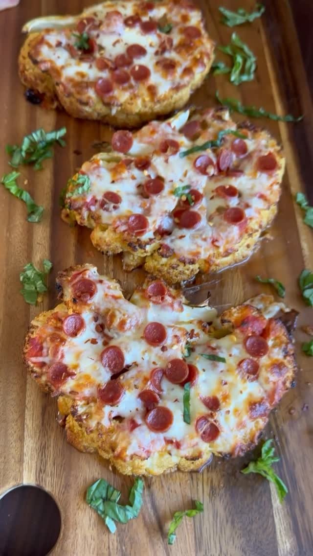 hungry.happens 게시물 이미지: LOW CARB CAULIFLOWER PIZZA STEAKS 🍕 amazing...