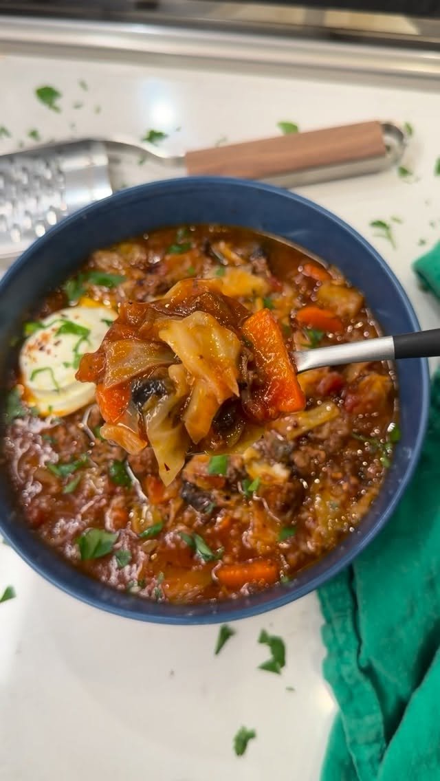 hungry.happens 게시물 이미지: ONE PAN BEEF CABBAGE SOUP🥬♨️ my moms recipe...