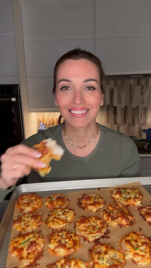 hungry.happens 게시물 이미지: THE BEST CHEESY SMASHED POTATOES 🥔🧀 for my...