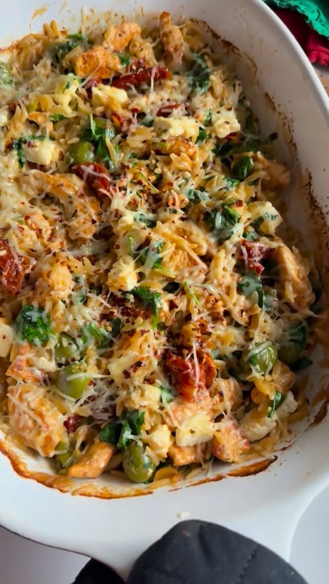 hungry.happens 게시물 이미지: MEDITERRANEAN CHICKEN ORZO BAKE ❤️ so simple...