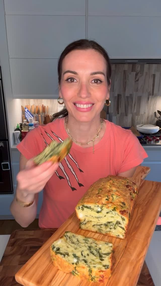hungry.happens 게시물 이미지: SPINACH + FETA LOAF 💚🍞🧀 this simple to make...