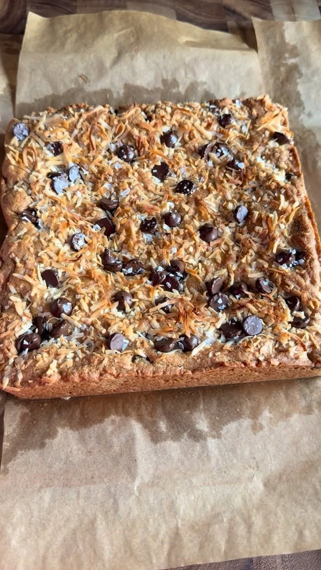 hungry.happens 게시물 이미지: HEALTHIER COCONUT COOKIE BARS 🥥🍪🍫 these are a...