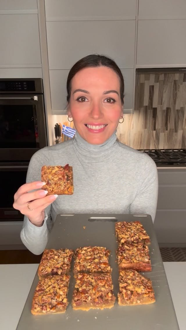 hungry.happens 게시물 이미지: ✨Healthier Pecan Pie Bars✨ no one will be able...