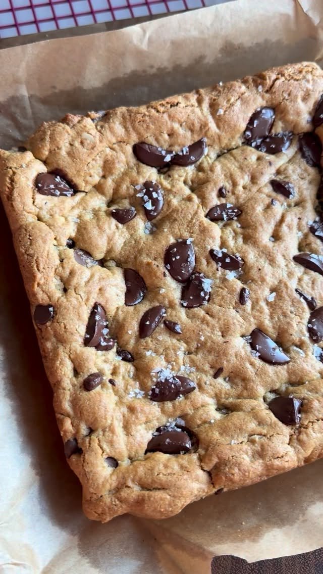 hungry.happens 게시물 이미지: HEALTHIER COOKIE DOUGH BARS 🍪 my family...