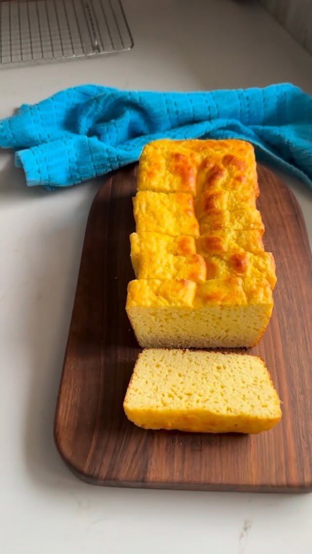 hungry.happens 게시물 이미지: LOW CARB GREEK YOGURT ALMOND FLOUR BREAD 🍞 THE...