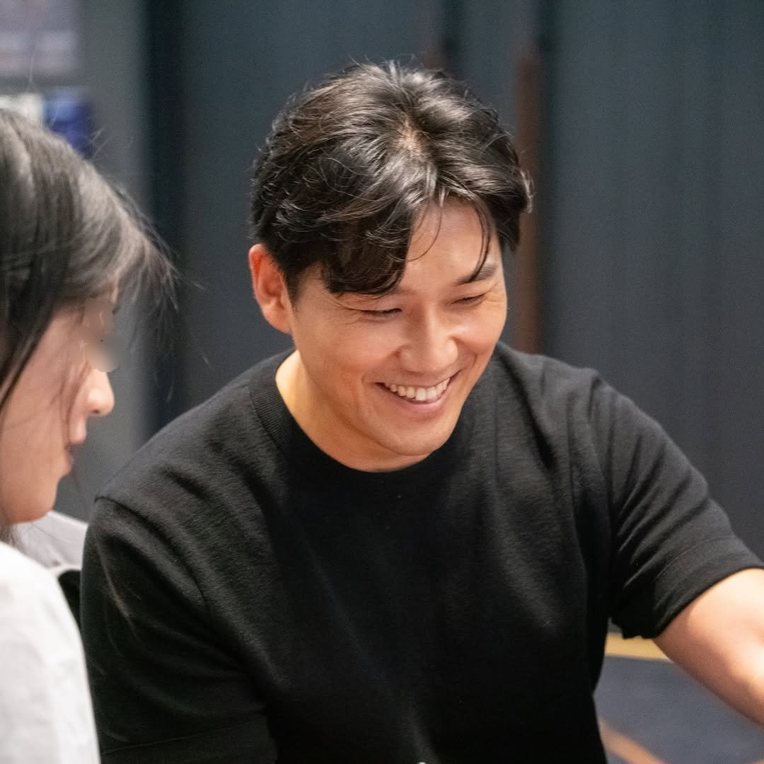 Photo by 오현호 파일럿 <행동력 수업> on August 06, 2025. May be an image of 2 people, people studying and text.