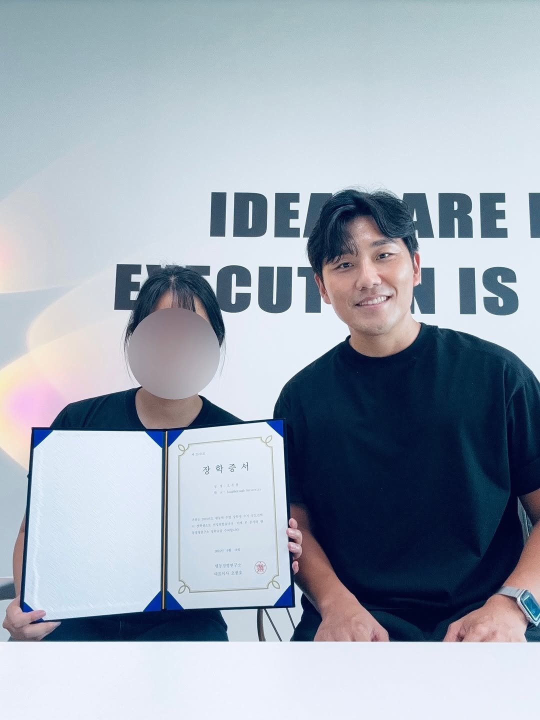 Photo by 오현호 파일럿 <행동력 수업> on September 22, 2025. May be an image of 2 people, people studying, clipboard, book and text.