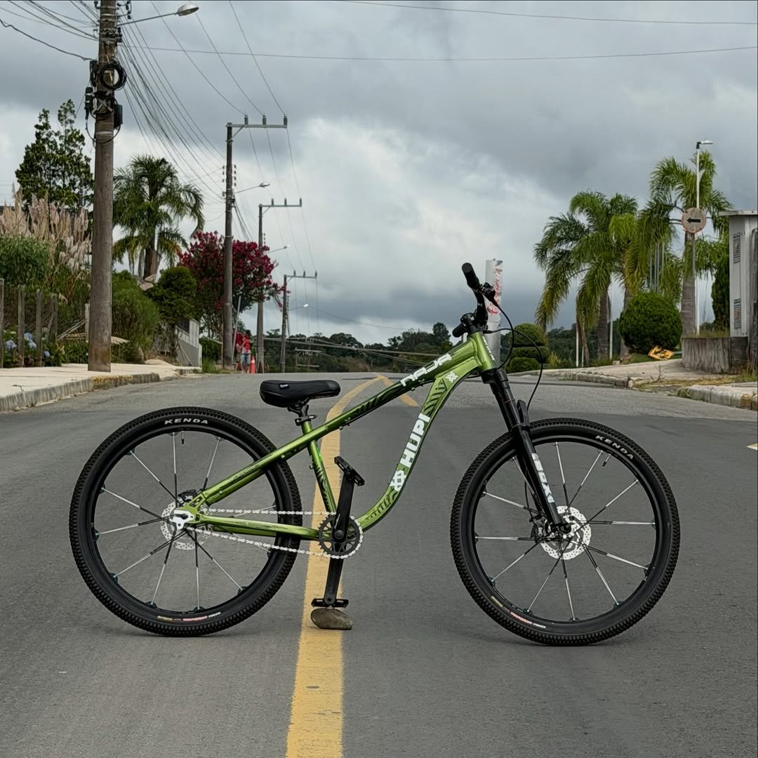 Photo by HUPI Bikes in São Bento do Sul. May be an image of ‎bicycle, scooter, outdoors and ‎text that says '‎ור HUPI 1 వవయమ‎'‎‎.