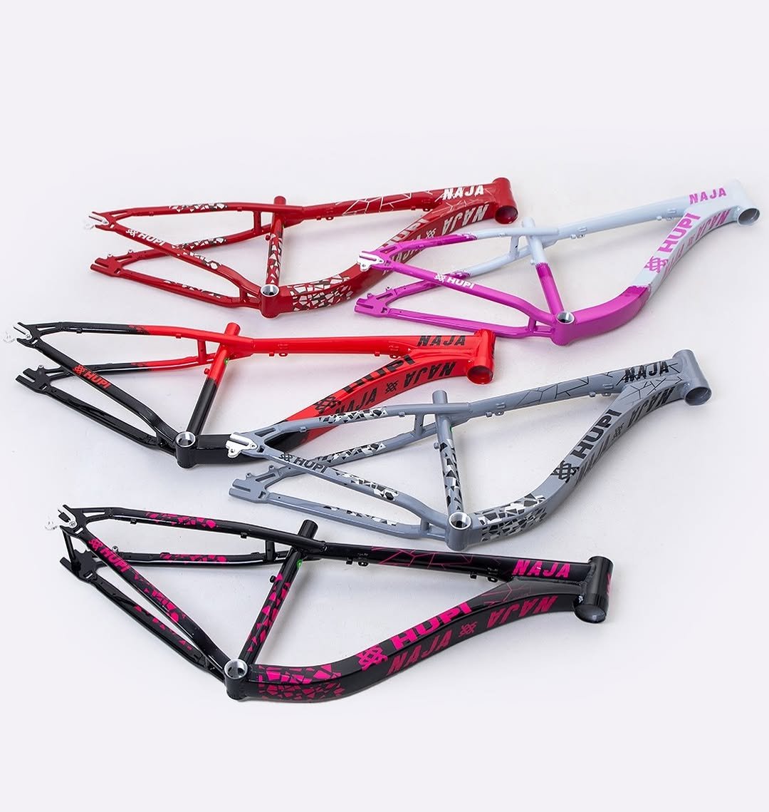 Photo by HUPI Bikes in São Bento do Sul. May be an image of bicycle and text that says 'मপল NAJA NUPI NAJA HUPI HUSA ਲ NAJA NAJA NAJA'.