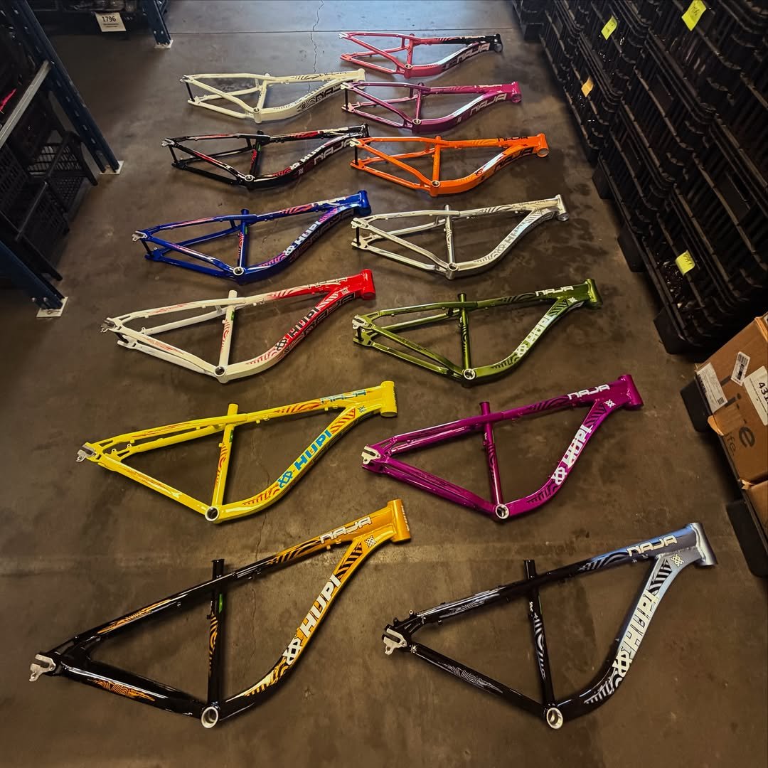 hupibikes 게시물 이미지: Todas as opções de cores do Naja V10 na foto...