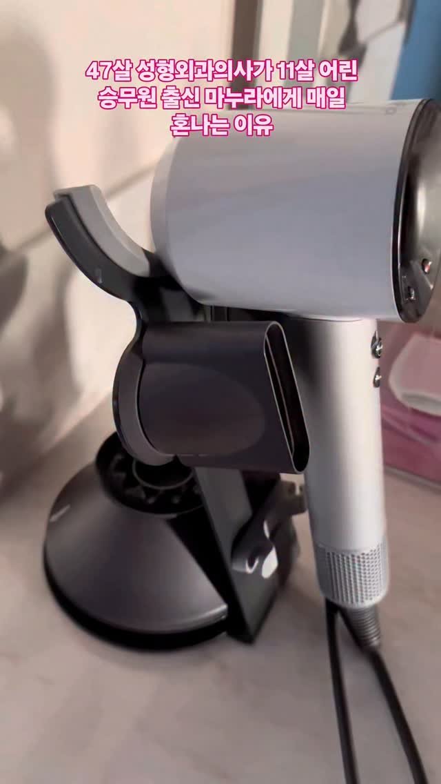 hur_wu_jin 게시물 이미지: 이게 무슨 의미일까? 다들 댓글좀?
#마누라 #청소 #의사 #승무원