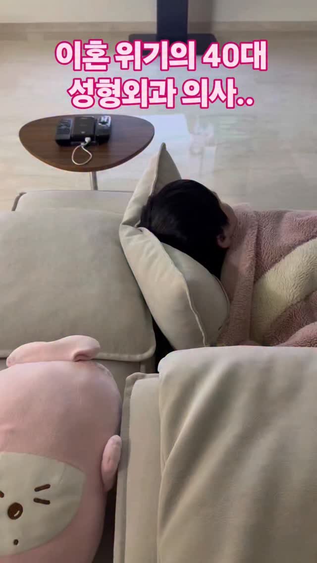 hur_wu_jin 게시물 이미지: 와이프한테 잘하자
tv만 보지말고
#이혼 #의사 #중년
