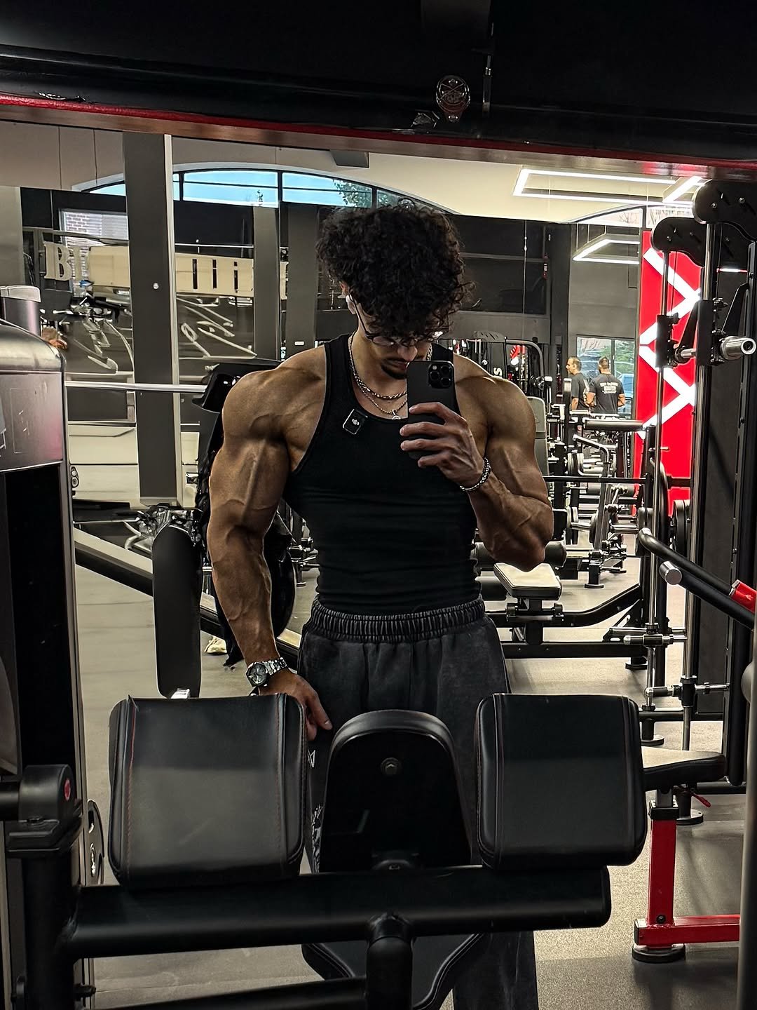 Photo shared by Hussein Farhat | Online Fitness Coach on August 13, 2025 tagging @momentus.apparel. May be an image of 1 person, biceps, body building and text.