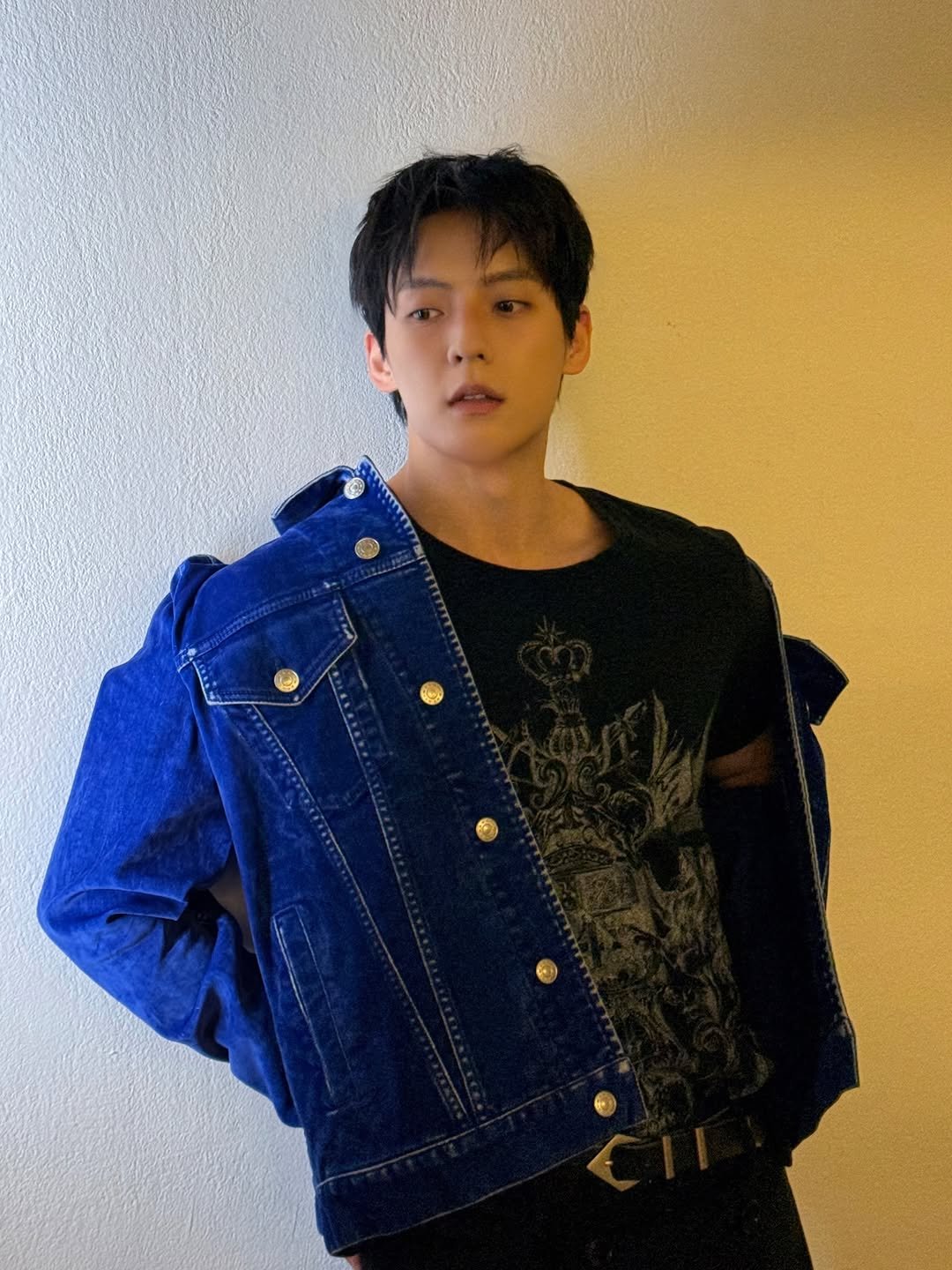 Photo by 이민혁 on April 02, 2026. May be an image of bolo tie and text.