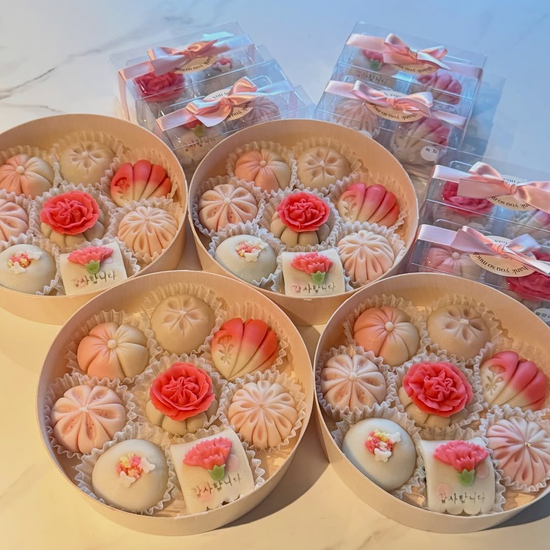 hwadam_jeong 게시물 이미지: 칠순잔치용으로 사용한 화과자입니다 🫶🏻
가정의달 화과자에서 분홍버전으로...