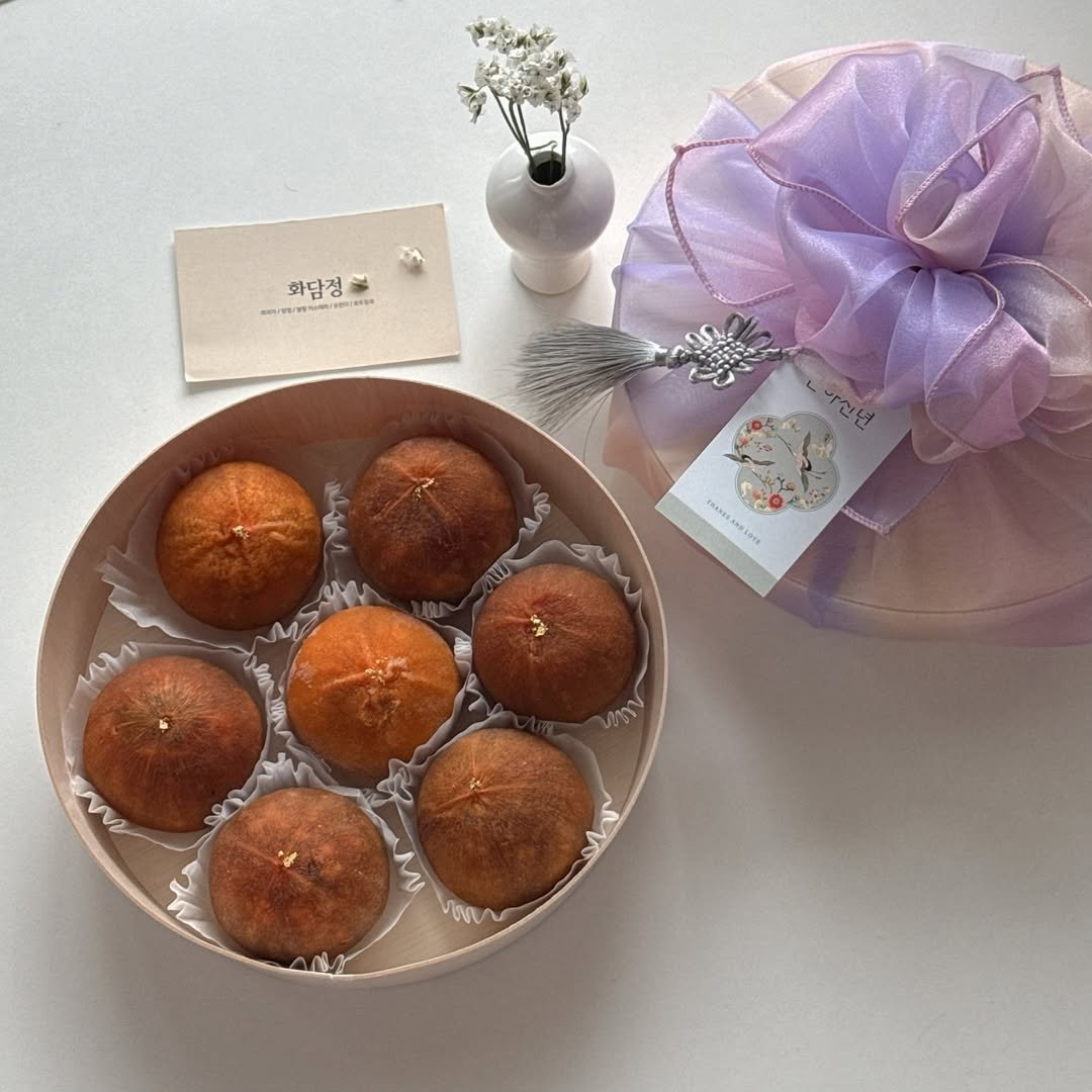 Photo by 부천화과자 화담정 | 부천 답례품 상견례 화과자 • 양갱 • 쌀찜카스테라 • 호두정과 • 오란다 • 곶감단지 in 부천역.