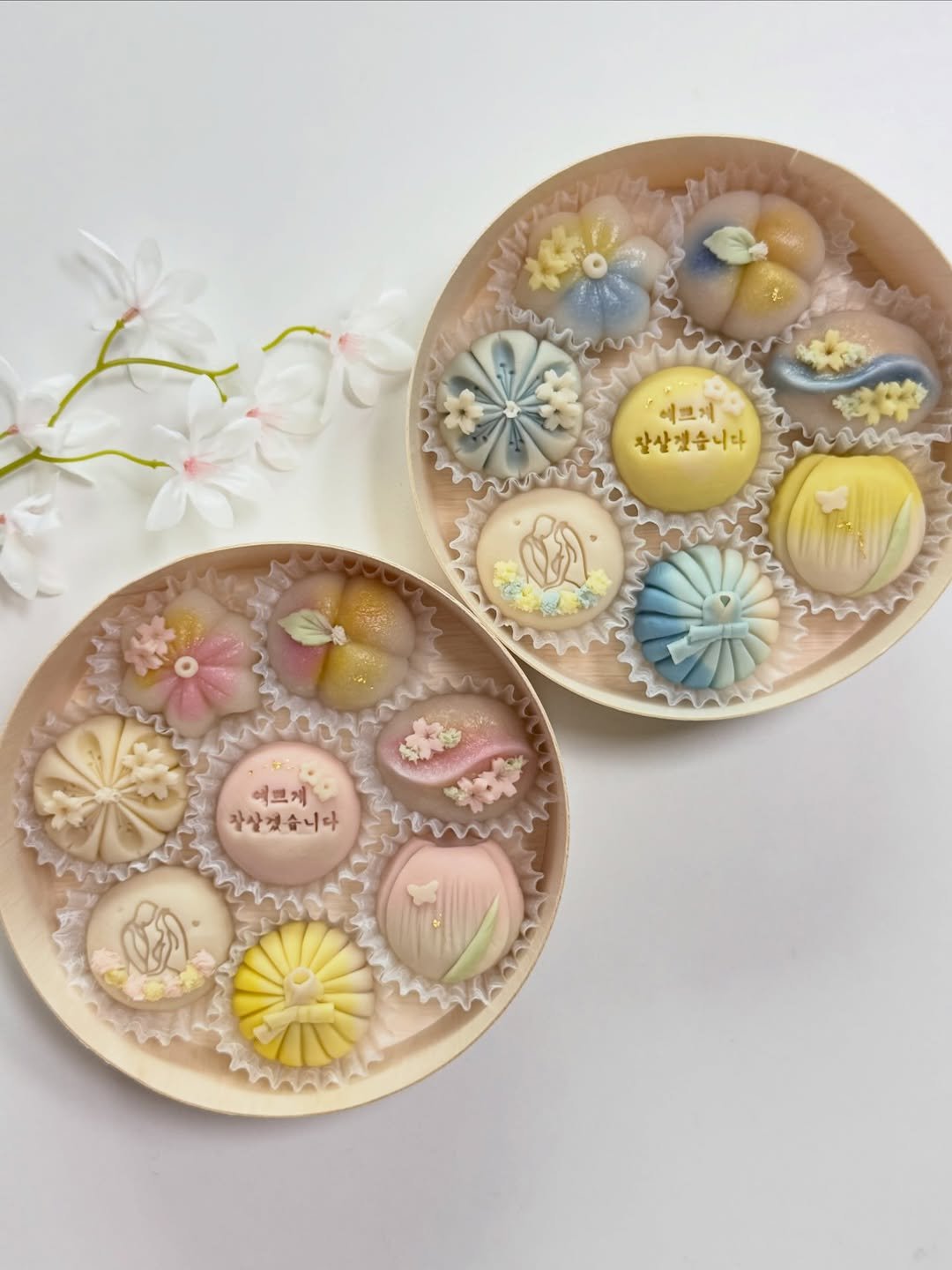 hwadam_jeong 게시물 이미지: 상견례 화과자 (우이로우 & 네리끼리)

기존 색 조합과는 다르게
💛 노랑 & 분홍...