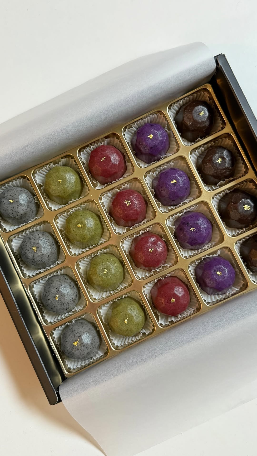 hwadam_jeong 게시물 이미지: 초콜릿 아니고 양갱🫶🏻

백앙금, 단호박, 자색고구마, 피스타치오, 녹차, 쑥,...