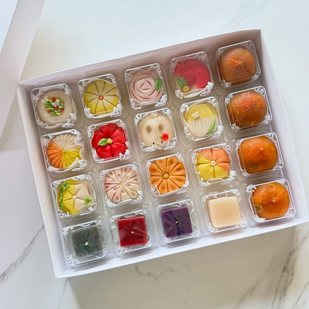 Photo by 부천화과자 화담정 | 부천 답례품 상견례 화과자 • 양갱 • 쌀찜카스테라 • 호두정과 • 오란다 • 곶감단지 on March 31, 2026. May be an image of pastry and text.