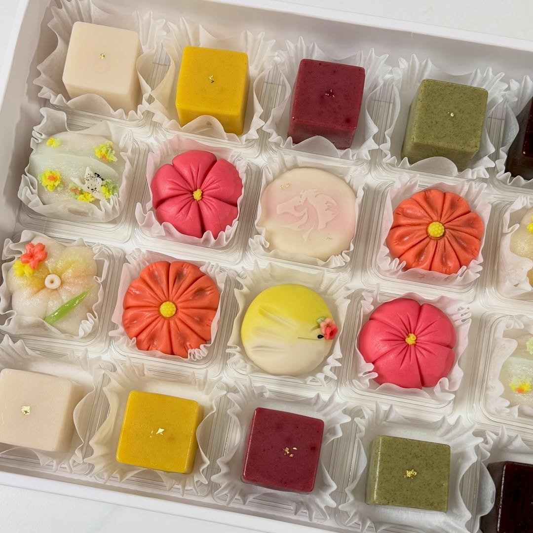 Photo by 부천화과자 화담정 | 부천 답례품 상견례 화과자 • 양갱 • 쌀찜카스테라 • 호두정과 • 오란다 • 곶감단지 on February 08, 2026. May be an image of dessert and text.