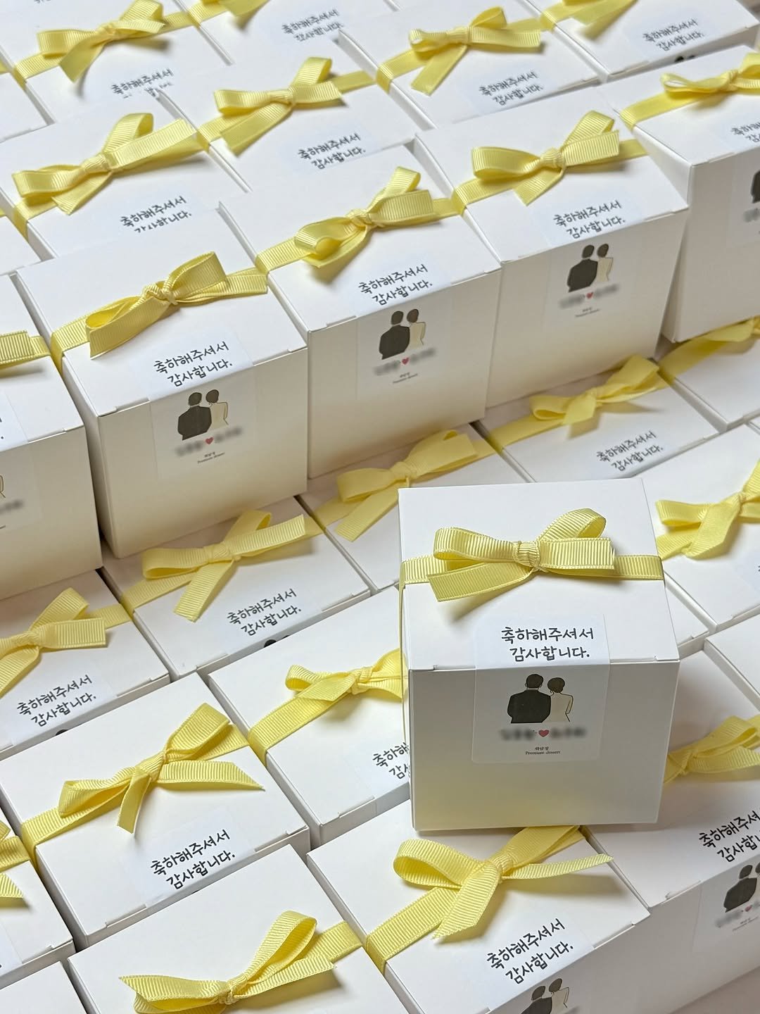 Photo by 부천화과자 화담정 | 부천 답례품 상견례 화과자 • 양갱 • 쌀찜카스테라 • 호두정과 • 오란다 • 곶감단지 in 부천역. May be an image of ‎cupcake, box, hamper, brownie and ‎text that says '‎축하하주서세 复人子放小 생사가람바다 축하버주셔서 すい እግዮወለጂሓሓኣል TYAMSUE 김사합니다. 추하해주셔서 감사합니다. 축하해주셔서 감사합니다. 축하해주셔서 가사하니다. AV ዜብት 니닥. ጉሜስው 축하해주셔서 감사합니다. 니다, 축하해주셔서 감사합니다. 축하해주셔서 감사합니다. سل 촉하해주세서 감사해 ပဲု့့ 감사합니다 축하해주서서 감사합니다. 축하해주셔서 축하해주셔서 감사합니다. 감사합니다. 축하해주셔서 감사합니다. 초하해 감수 اسللته 축하해주셔서 감사합니다. 축하해주셔 我れ出会！ 감사합 축하해주셔서 축하해축셔서 אלואה,4נר 감사합니다,‎'‎‎.