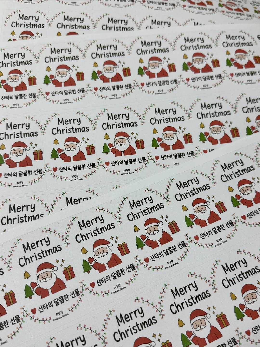 Photo by 부천화과자 화담정 | 부천 답례품 상견례 화과자 • 양갱 • 쌀찜카스테라 • 호두정과 • 오란다 • 곶감단지 in 부천역. May be an image of gingerbread cookie, placemat, calendar and text.