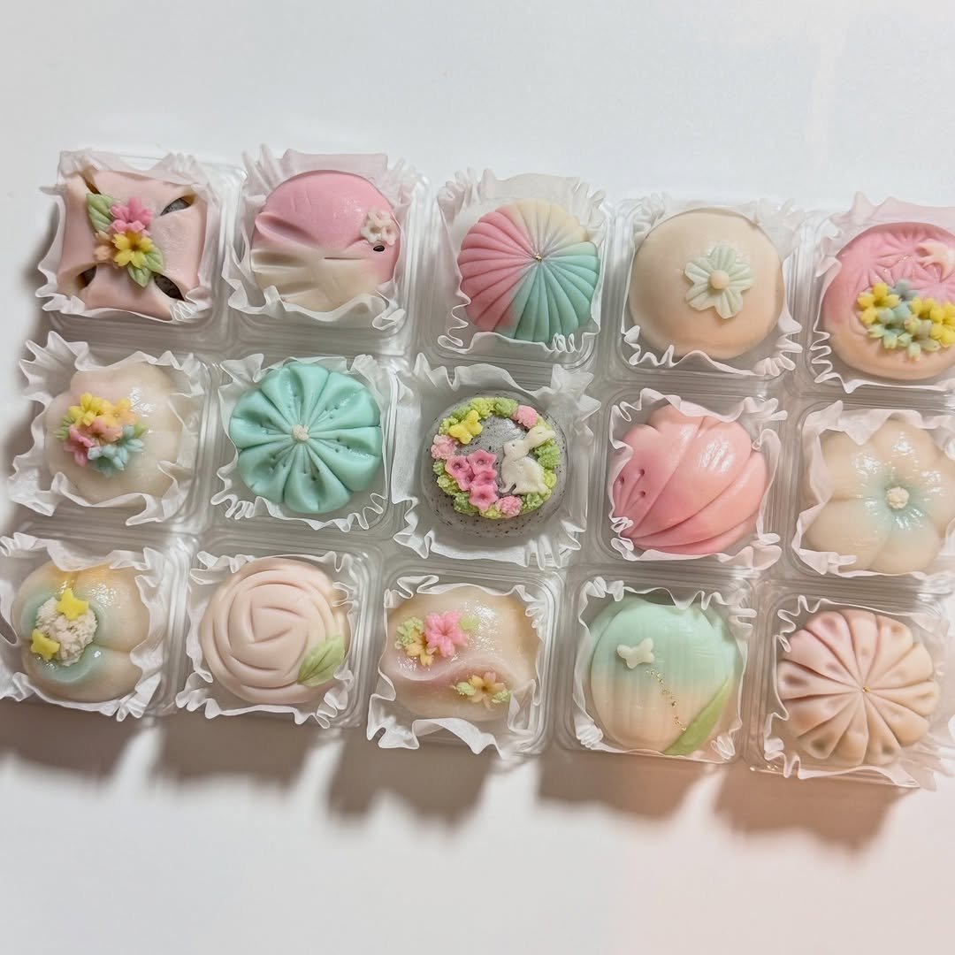 Photo by 부천화과자 화담정 | 부천 답례품 상견례 화과자 • 양갱 • 쌀찜카스테라 • 호두정과 • 오란다 • 곶감단지 on April 01, 2026. May be an image of dessert, globe amaranth and text.