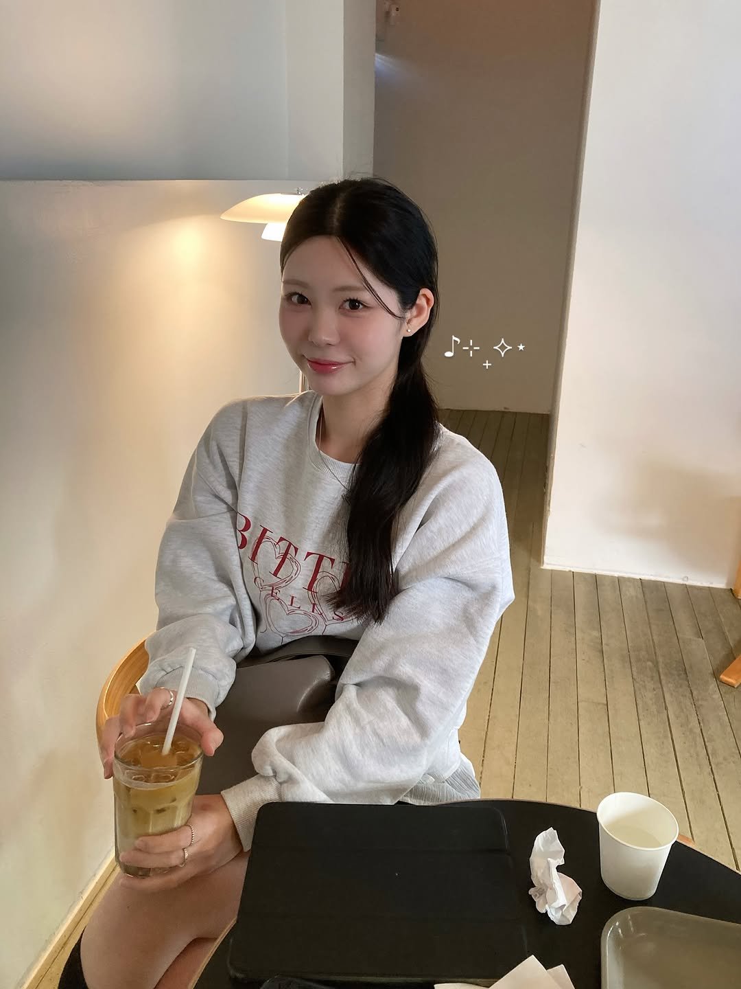 Photo by 황베리 on November 07, 2025. May be an image of drink and cornflower.