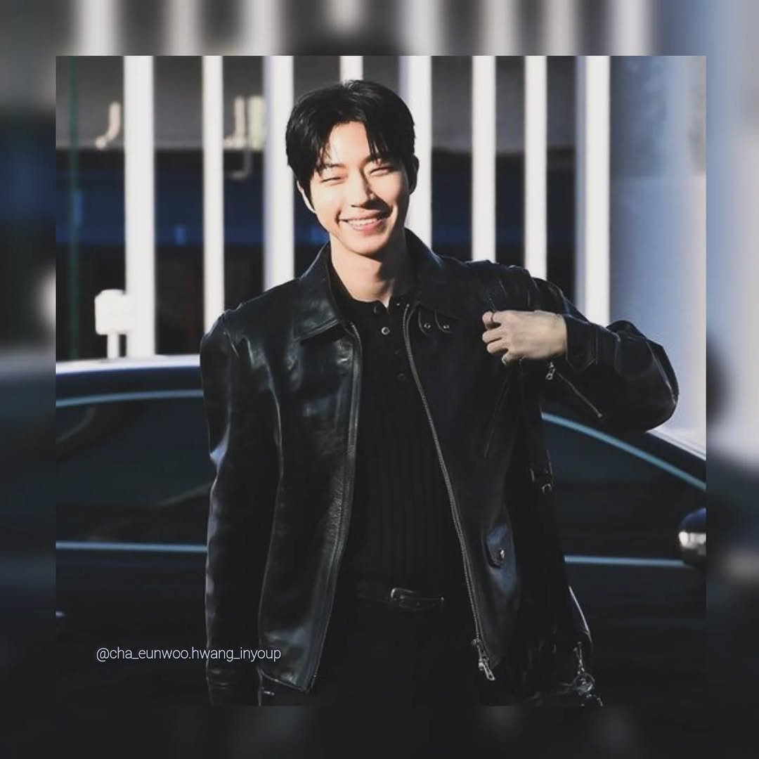 Photo shared by 𝓒𝓱𝓪 𝓮𝓾𝓷 𝔀𝓸𝓸 - 𝓗𝔀𝓪𝓷𝓰 𝓲𝓷 𝔂𝓸𝓾𝓹 on March 29, 2026 tagging @hwanginyoufans, @hwanginyoup.br, @teamhwanginyoupbr, @hwanginyoupfas, and @_hwang_in_yeup_22_. May be an image of one or more people, bangs, bolo tie and text.