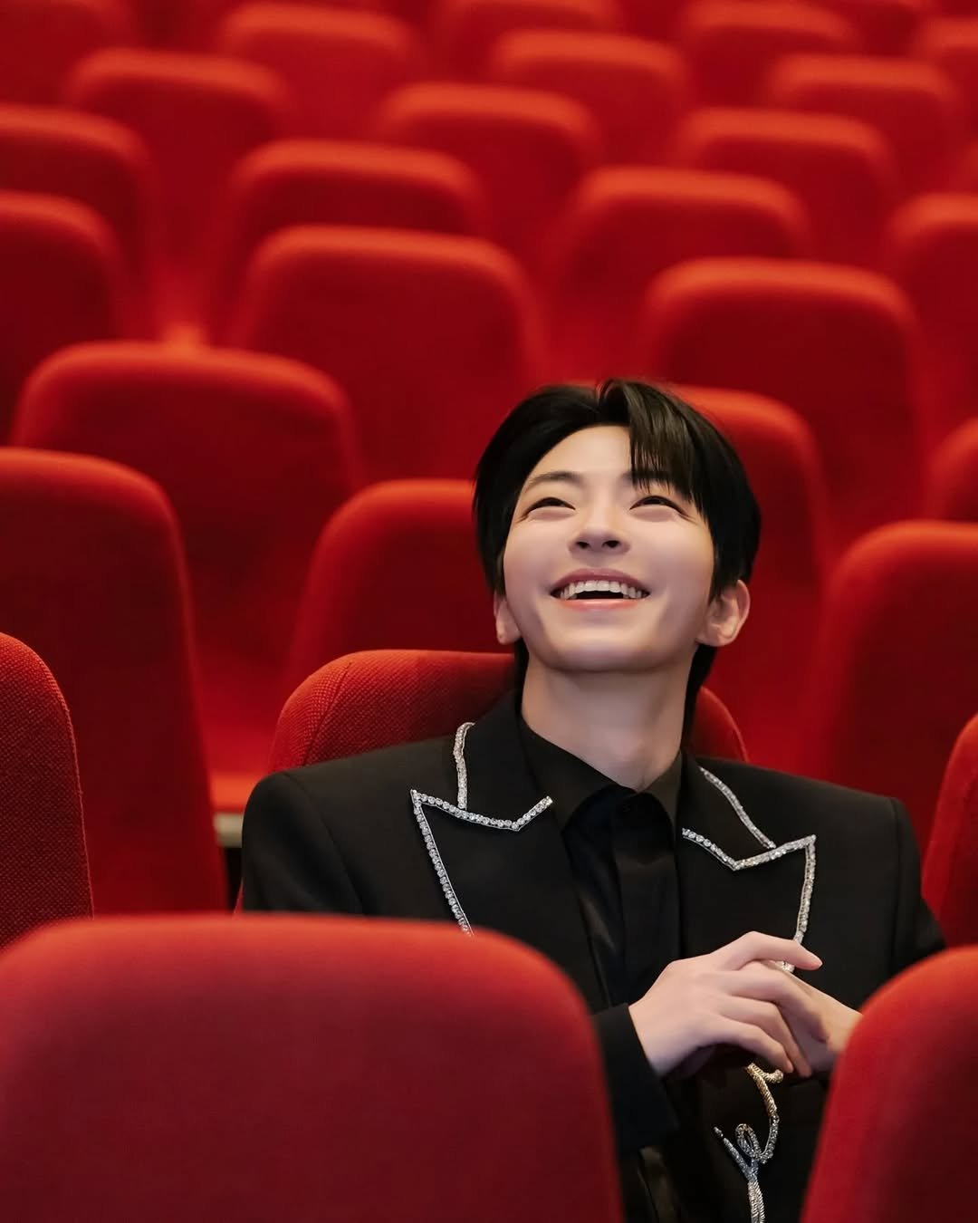 Photo shared by Hwang In-youp Brasil - Livia Leticia on March 29, 2026 tagging @hi_high_hiy. May be an image of text.