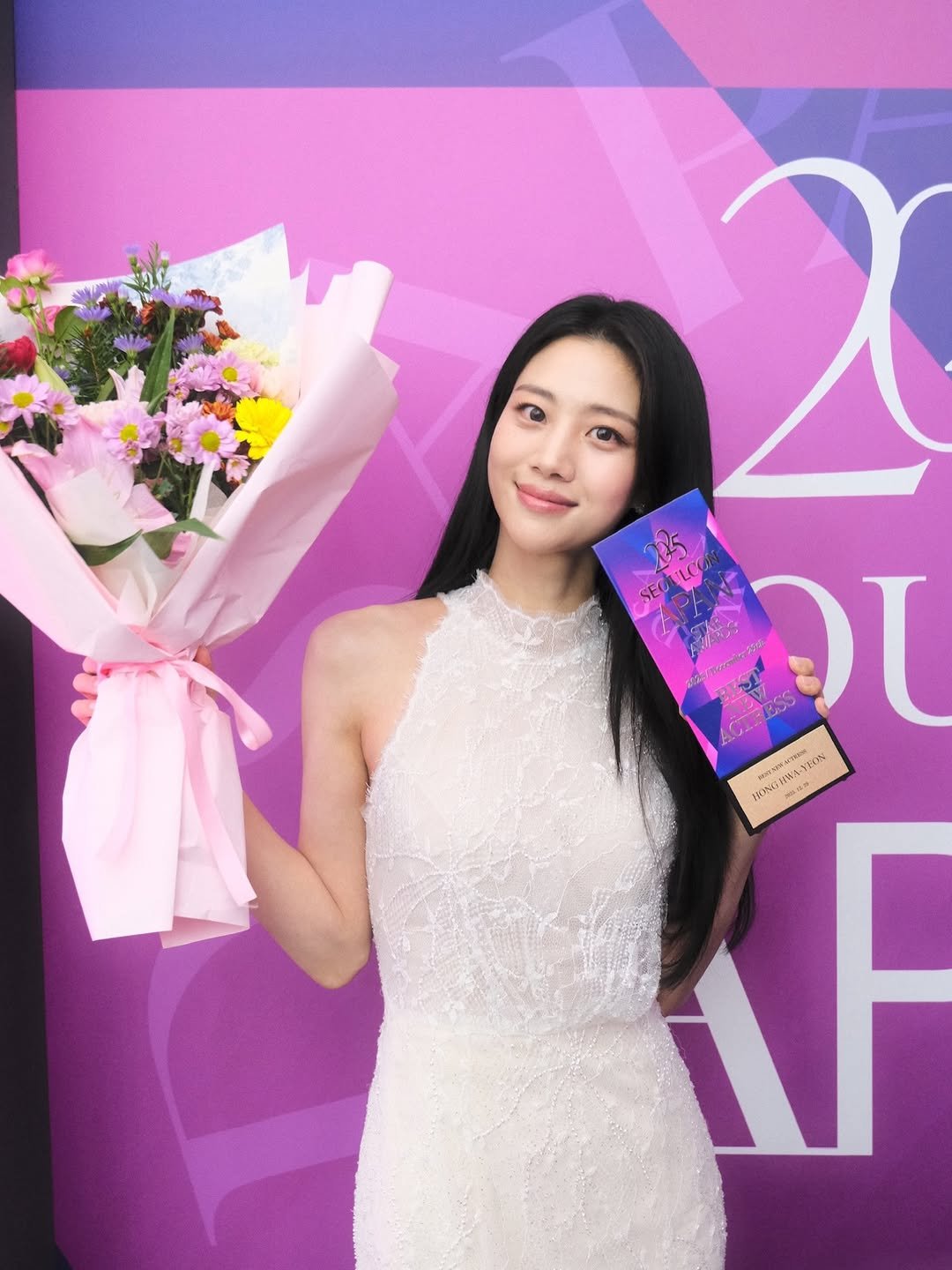 Photo shared by 홍화연 ••• Hong Hwayeon on December 29, 2025 tagging @apanstarawards_official. May be an image of one or more people, hair, prairie gentian, white lily, rose and text.
