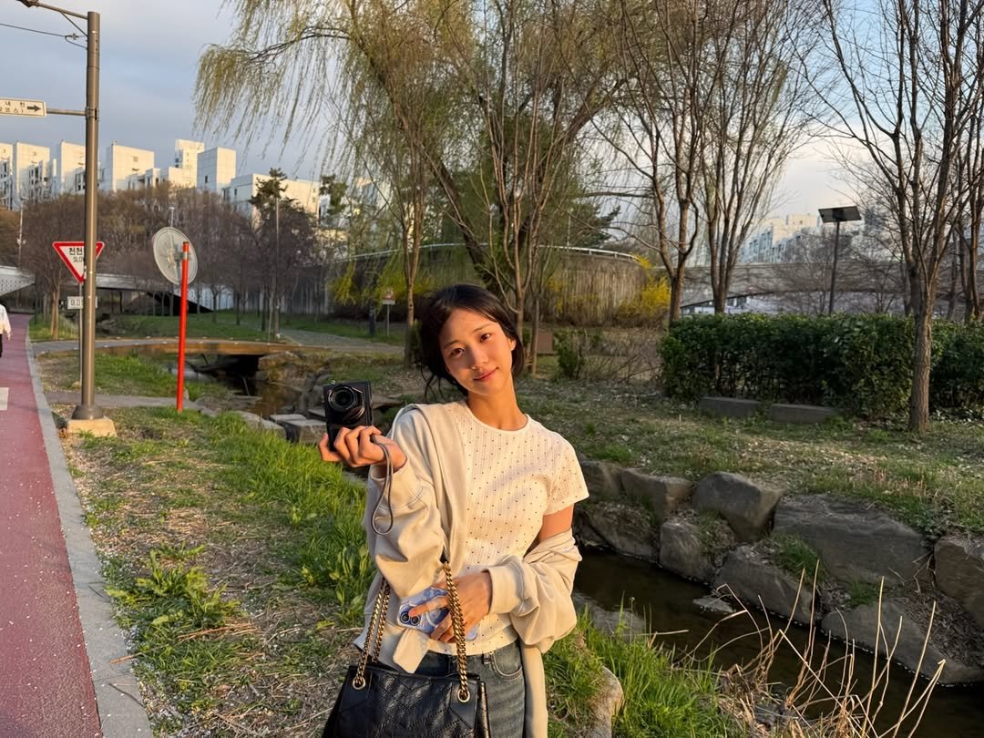 Photo by 홍화연 ••• Hong Hwayeon on April 04, 2026. May be an image of grass, park and text.