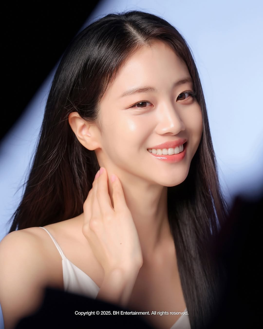 Photo by 홍화연 ••• Hong Hwayeon on November 11, 2025. May be an image of one or more people, hair, makeup and text.