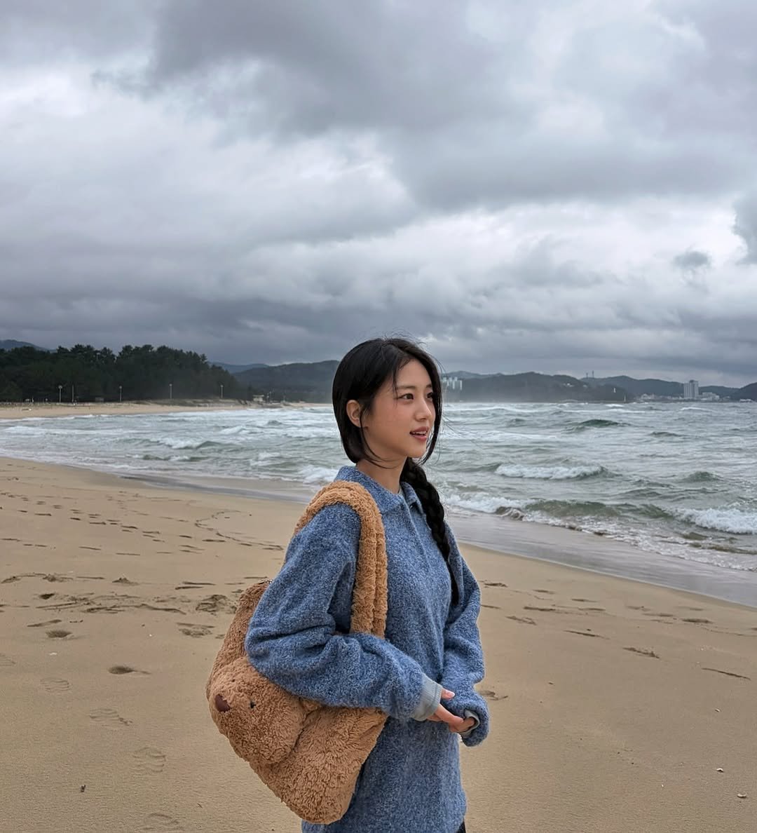 Photo by 홍화연 ••• Hong Hwayeon on October 30, 2025. May be an image of sling, ocean and text.