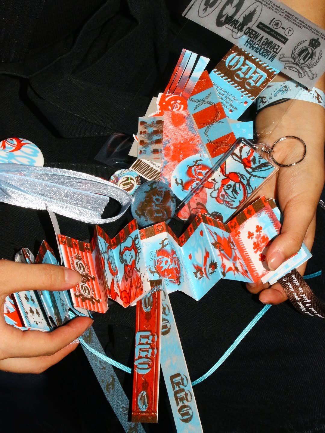 Photo shared by 하우풀리소클럽 HWFRISOCLUB on December 20, 2025 tagging @ieez_x. May be an image of bolo tie and text.