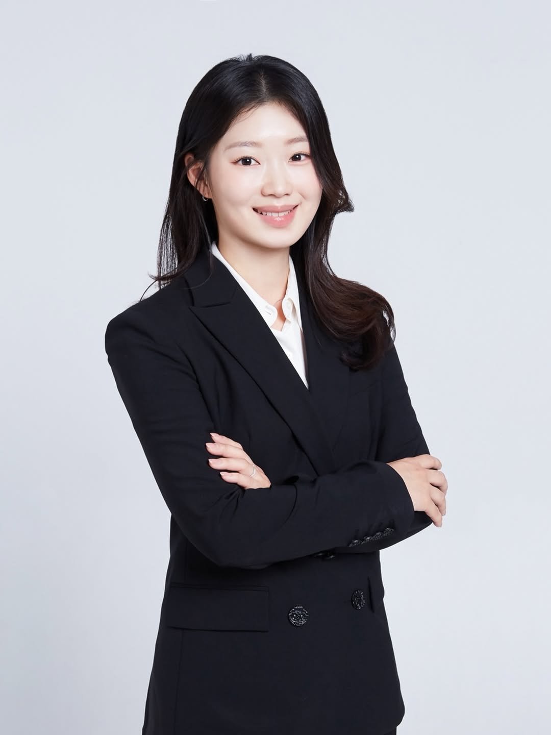 Photo by 변호사 손애빈 on January 06, 2026. May be an image of suit and blazer.