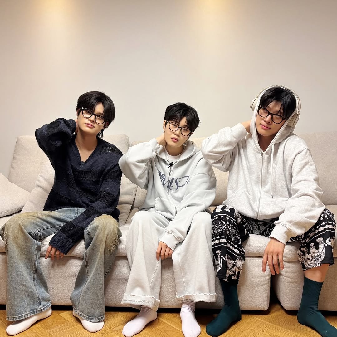 Photo shared by 엄지윤 on April 03, 2026 tagging @umjirella.youtube, @hwisosik, and @_sbh777_. May be an image of one or more people, bangs and text.