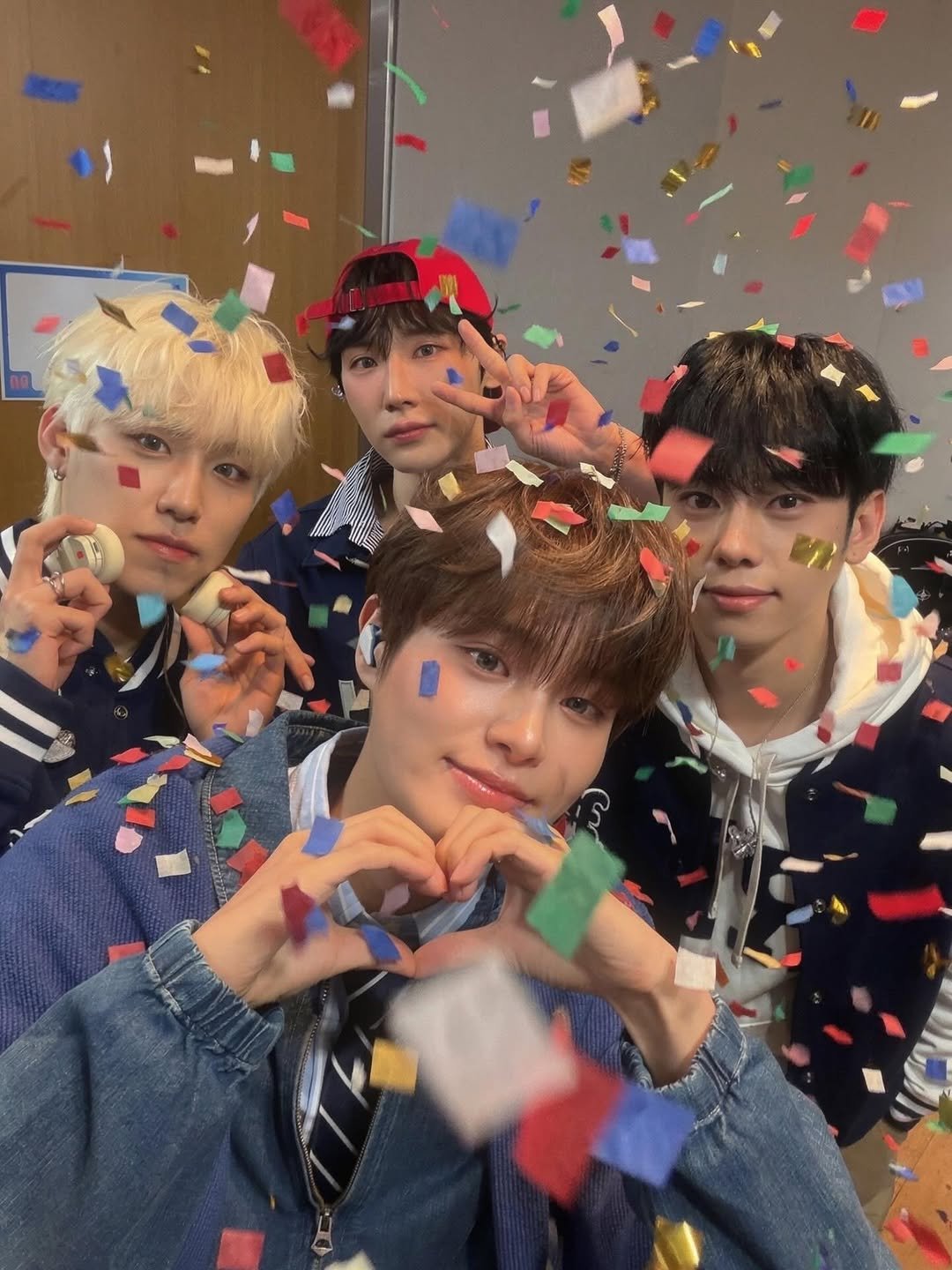 Photo shared by 이대휘 LEE DAEHWI on March 29, 2026 tagging @iameastnow, @jjack_inthe_park, and @jeon.oro. May be an image of one or more people, bangs and text.