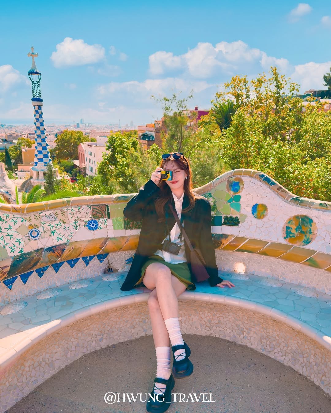 Photo by 훵 | 돈 없는 여행 중독자✈️ on April 17, 2026. May be an image of La Sagrada Familia and text.