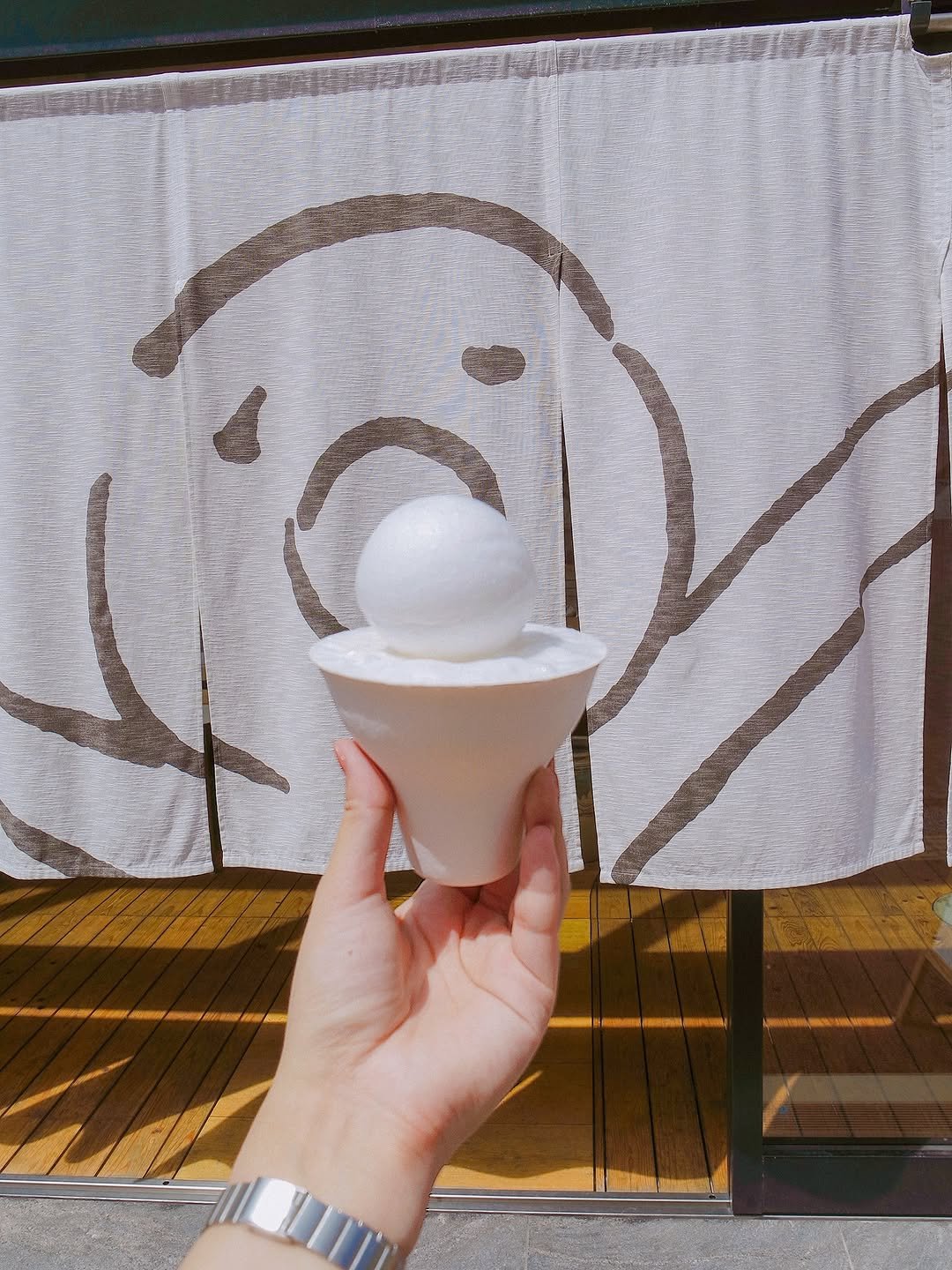 Photo by 훵 | 돈 없는 여행 중독자 크리에이터✈️ on September 11, 2025. May be an image of gelato, ice cream and text.
