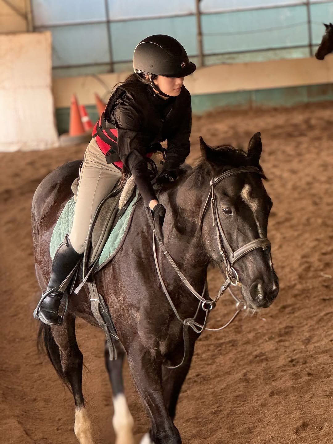 Photo by 이하진 on October 07, 2025. May be an image of riding on a horse, pony, stirrup and saddle.