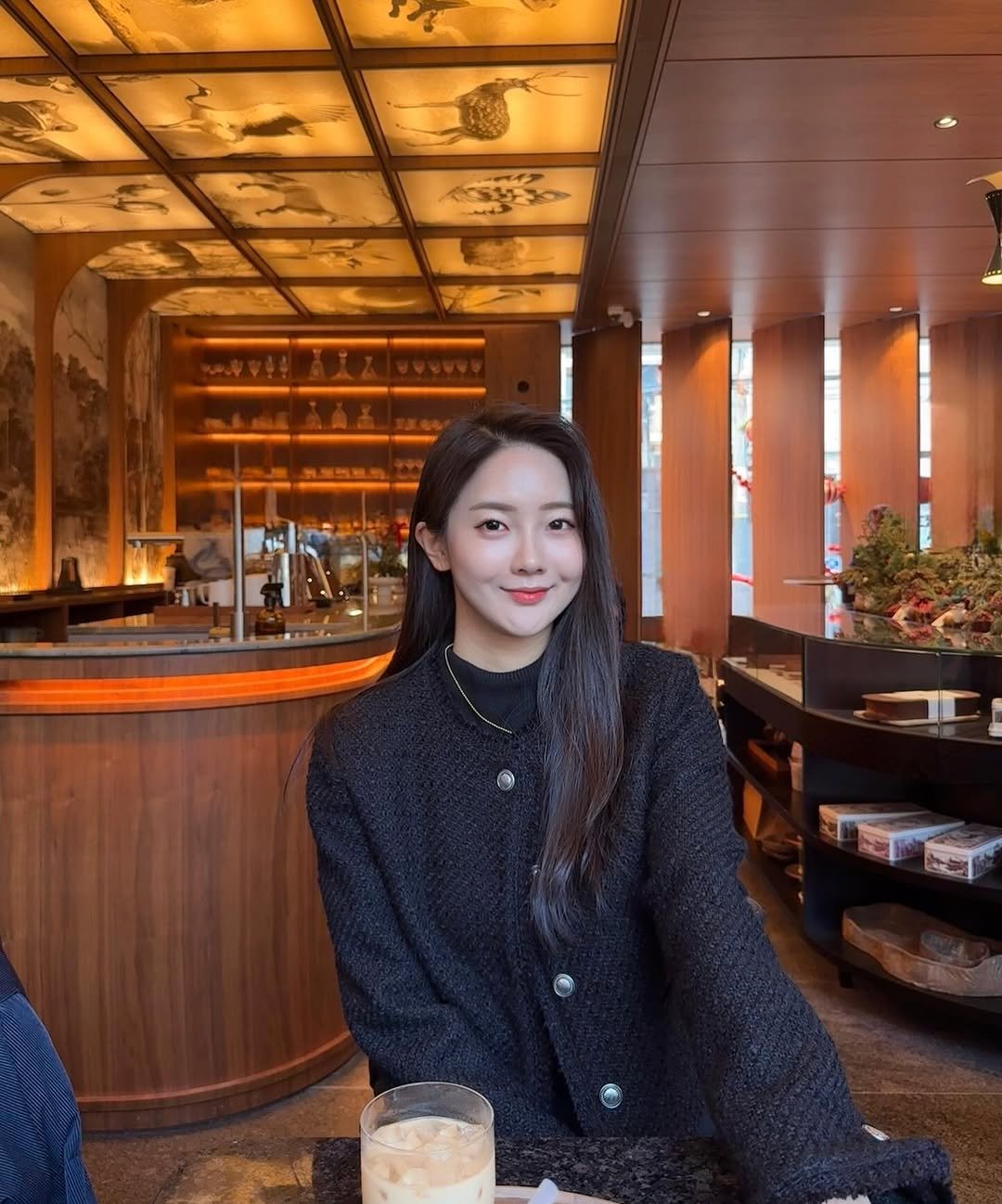 hxezx 게시물 이미지: 나이 한 살 더 먹는건 싫지만 연말은 좋아오🩶