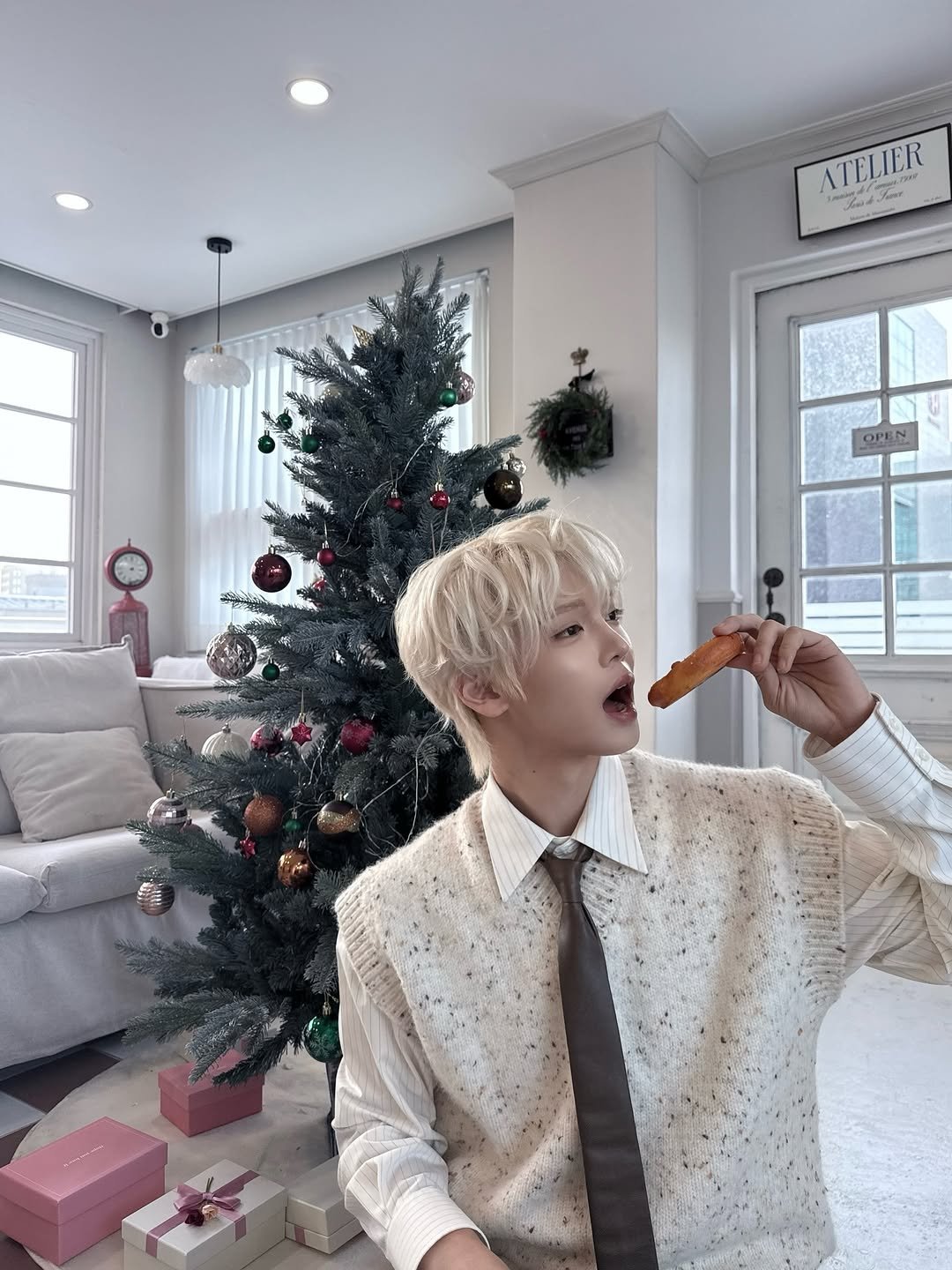 Photo by 장한음 HANEUM on December 24, 2025. May be an image of christmas tree, bolo tie and text.
